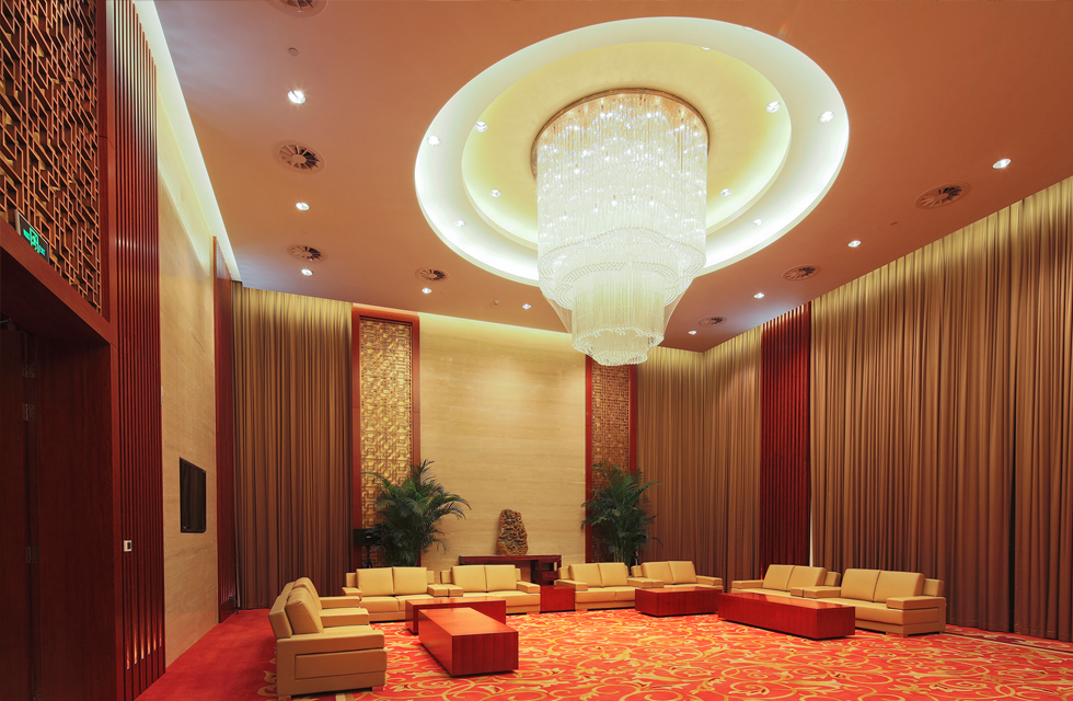 The lighting equipment uses the WAC Lighting brand from the United States: LED light strips with soft colors, simple and capable effect; embedded LED downlights that are small in size but have extremely high light output. They are beautiful in shape and evenly emit light, which perfectly reflects the balance between fashion and Elegant business style. Meeting room