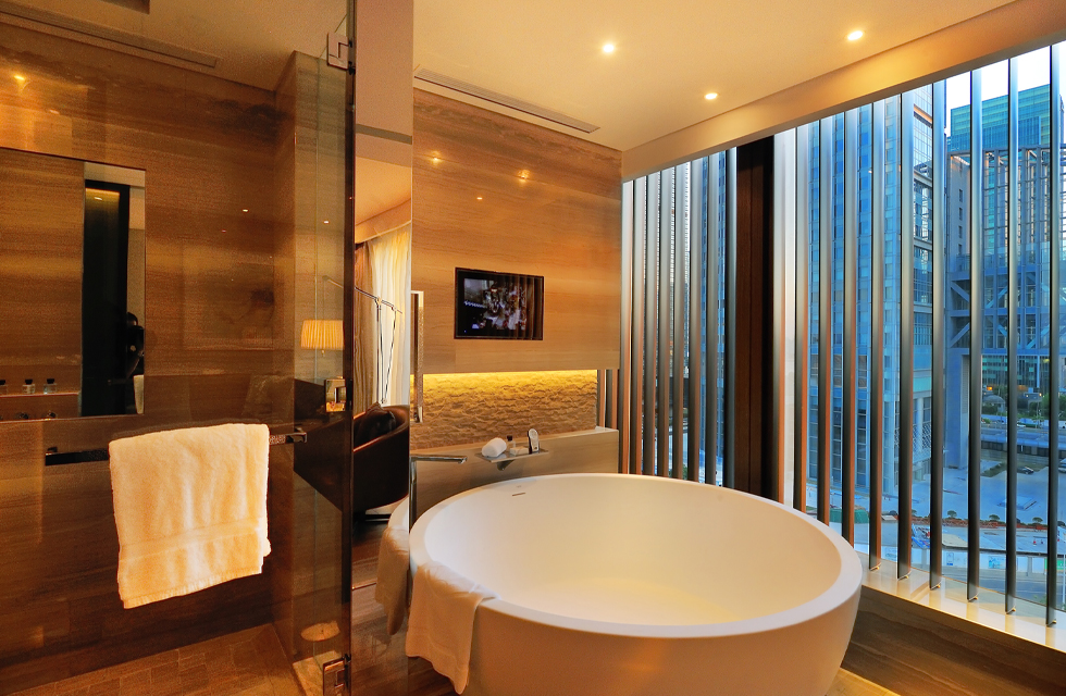 Advanced functional lighting products have performed well in many areas such as hotel rooms and restaurants. In particular, the exquisite shape, precise light control, and powerful accessories combination allow the designer to handle the details of light and shadow with ease, and it is also suitable for heavy makeup and light makeup in the hotel space. Bathroom