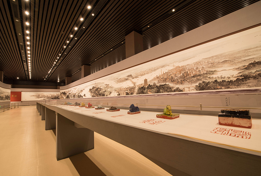 The Heilan Art Museum, opened in July 2018, is the latest masterpiece of Heilan Group's transformation and development. The museum covers an area of 60 acres and has 6 calligraphy and painting exhibition halls, 2 multi-functional exhibition halls, and a golden hall. The total area Over 30,000 square meters. Hailan Art Museum